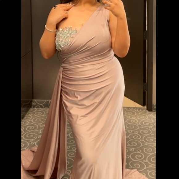 Dresses & Skirts - Bought dress for my brothers wedding. Only worn once.